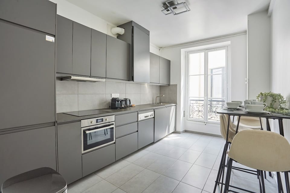 Apartment | Private kitchen | Cookware/dishes/utensils, cleaning supplies