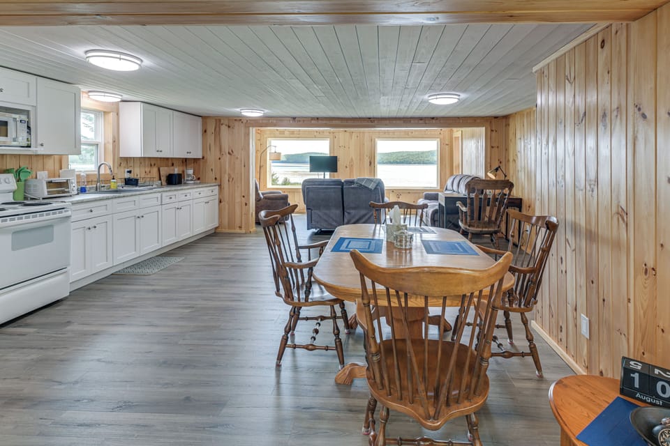 House (2 Bedrooms) | Interior