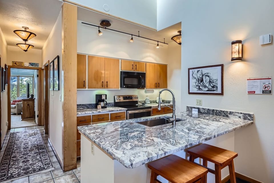 Condo, 3 Bedrooms | Private kitchen | Coffee/tea maker, fridge, oven, toaster