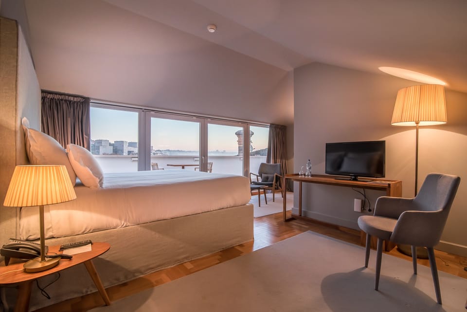 Grand Deluxe Sea View | Pillowtop beds, minibar, in-room safe, cribs (surcharge)