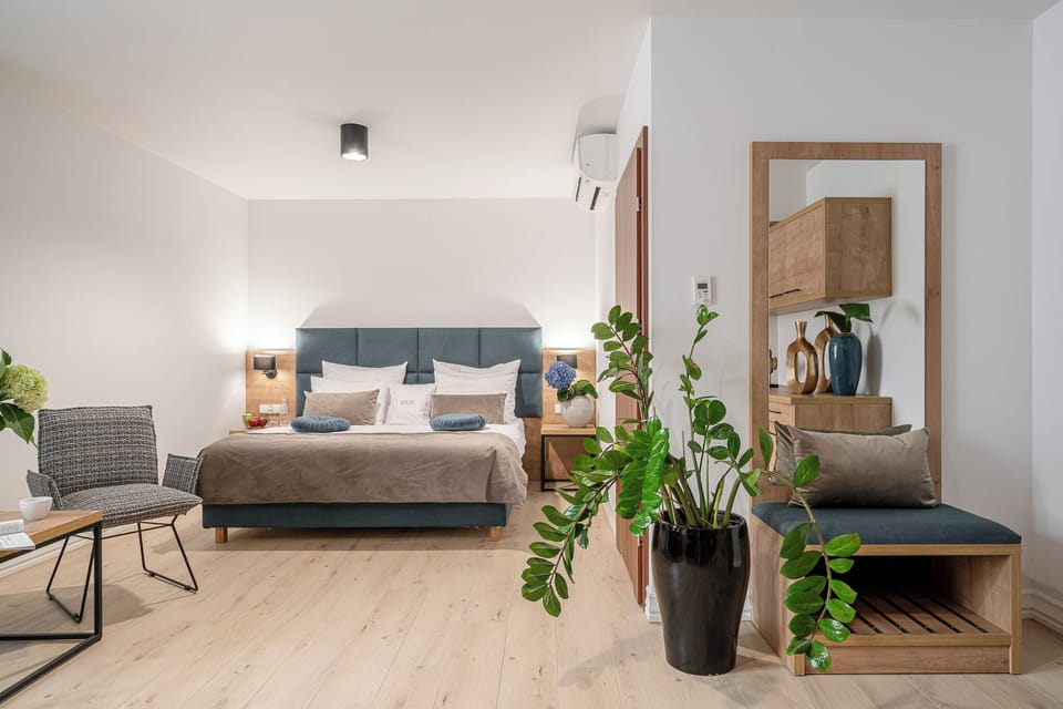 Deluxe Quadruple Room | Desk, iron/ironing board, free WiFi, bed sheets