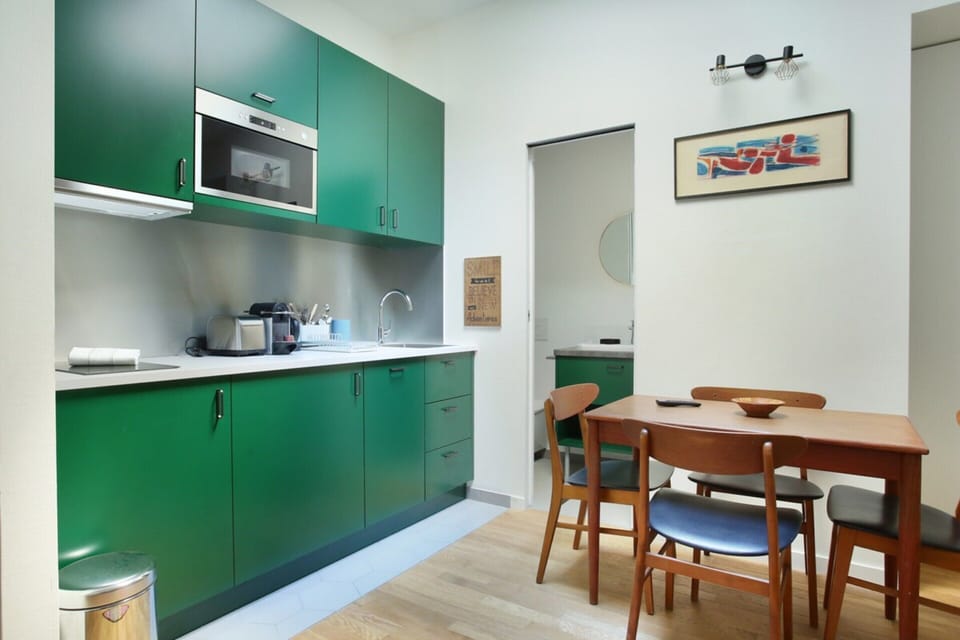 Apartment | Private kitchen | Stovetop, cookware/dishes/utensils