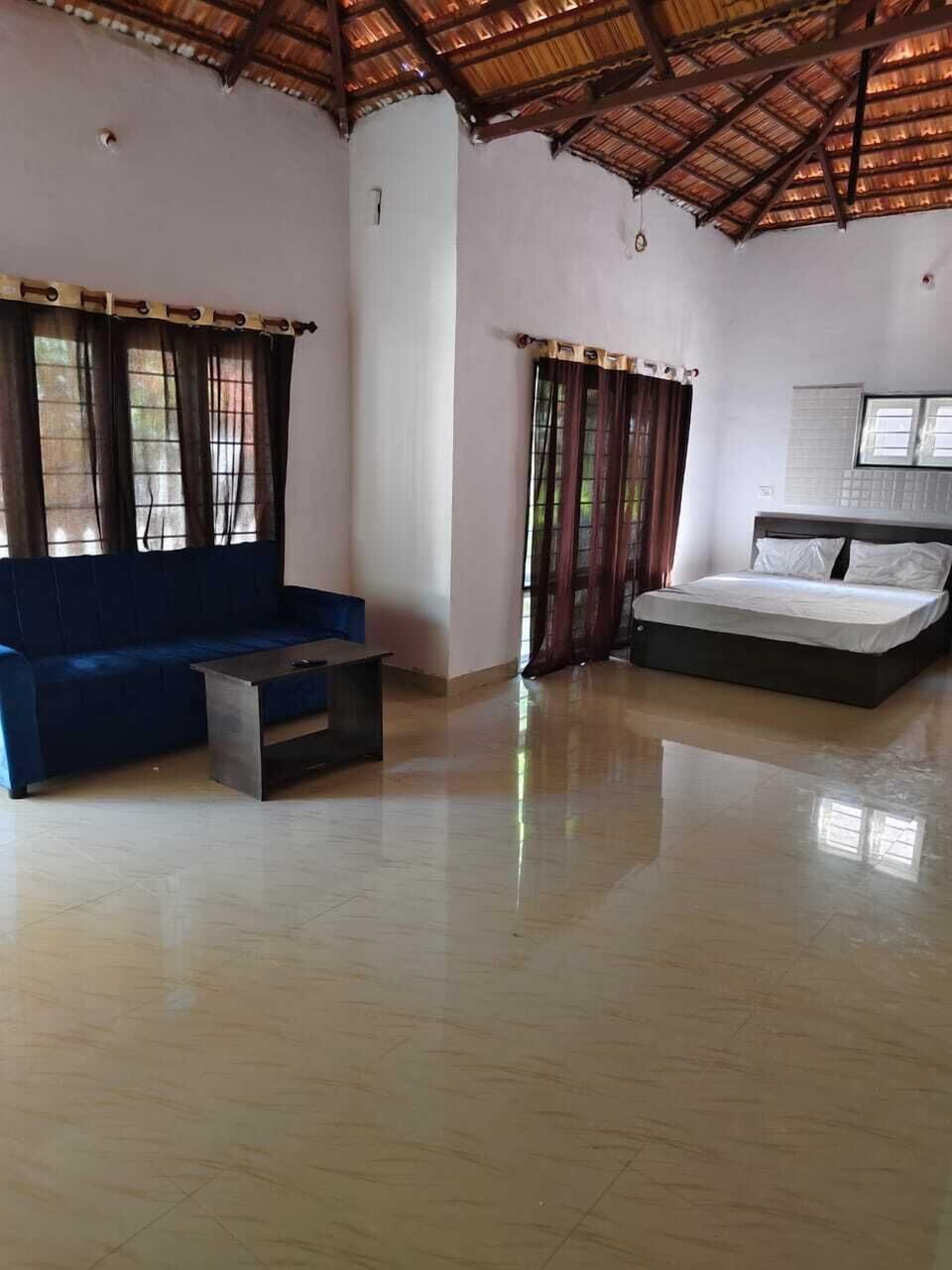 1 bedroom, desk