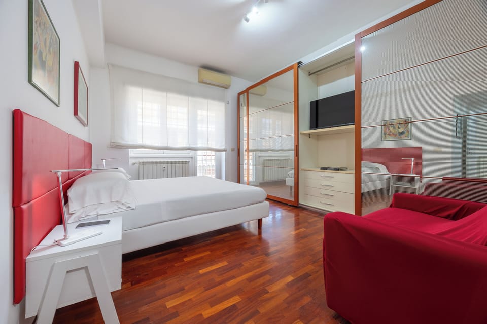 Deluxe Triple Room, Balcony, City View | Desk, iron/ironing board (on request), WiFi (free), bed sheets