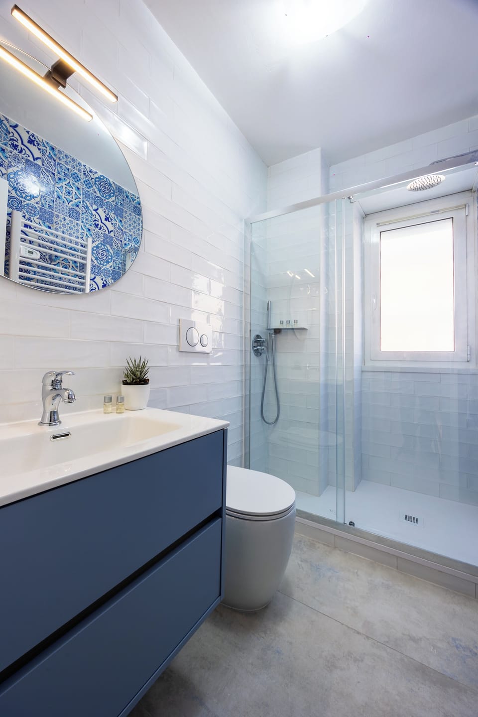 Superior Double Room, City View | Bathroom | Free toiletries, hair dryer, towels, soap