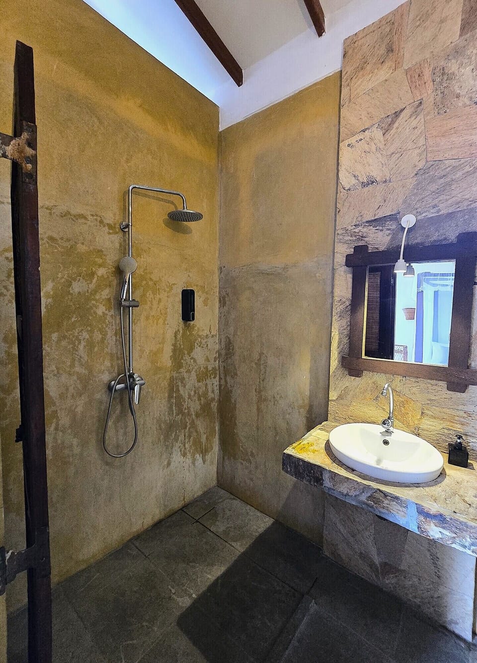 Deluxe Triple Room, Partial Lake View | Bathroom | Shower, towels, soap, shampoo