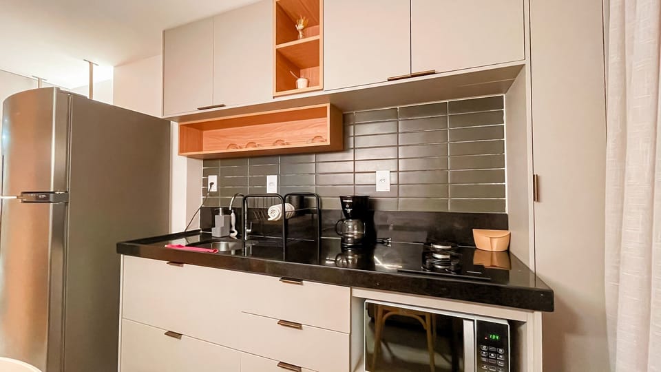 Superior Apartment | Private kitchen | Fridge, microwave, stovetop, cookware/dishes/utensils