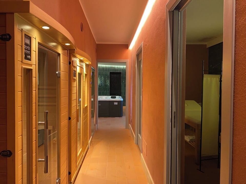 Sauna, hot tub, steam room, massages