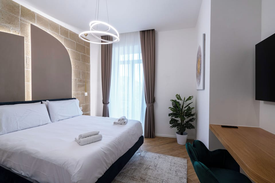 Luxury Townhome | 1 bedroom, desk, laptop workspace, free WiFi