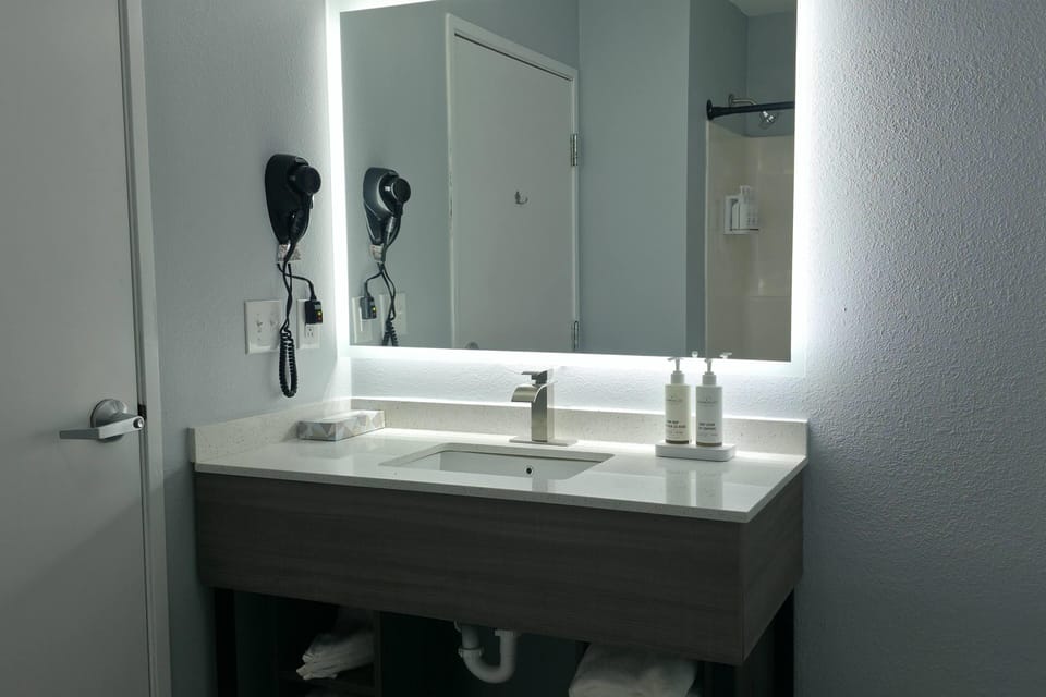 Room, 2 Queen Beds, Non Smoking | Bathroom | Combined shower/tub, free toiletries, hair dryer, towels