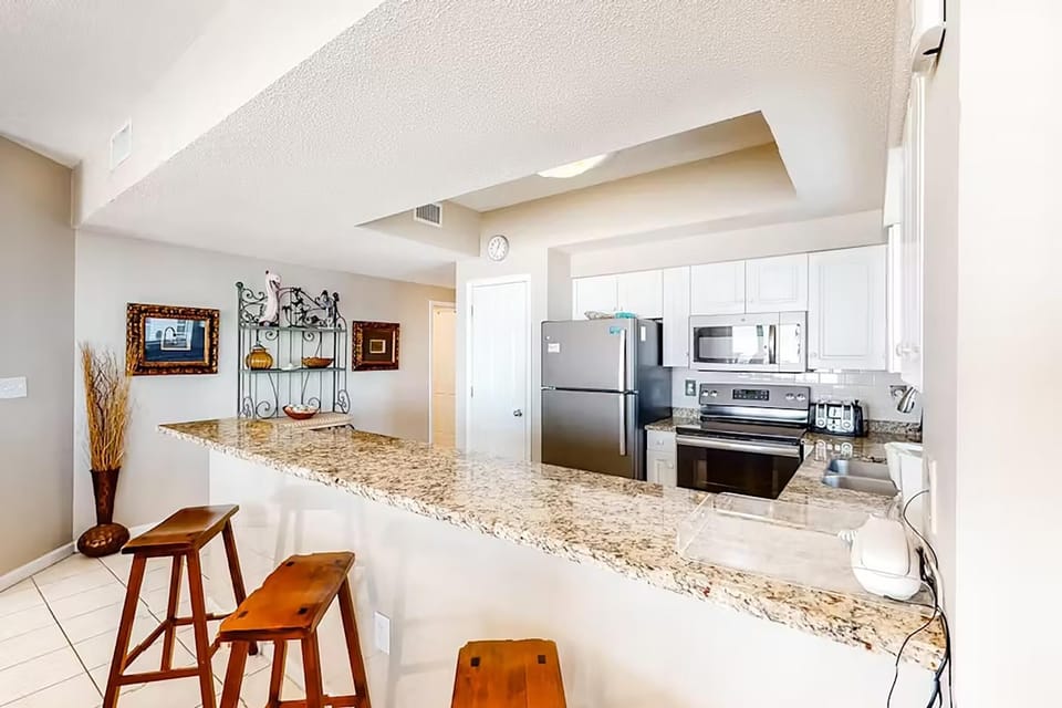 Condo, Multiple Beds (Majestic Sun 1001A) | Private kitchen | Oven, toaster