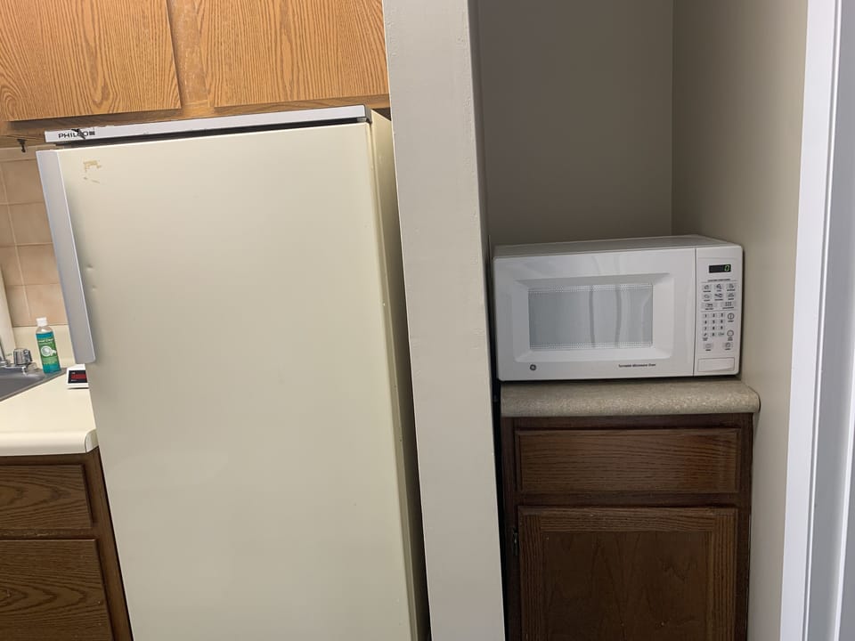 Condo, 1 Bedroom (412) | Private kitchenette | Fridge, microwave, stovetop, coffee/tea maker