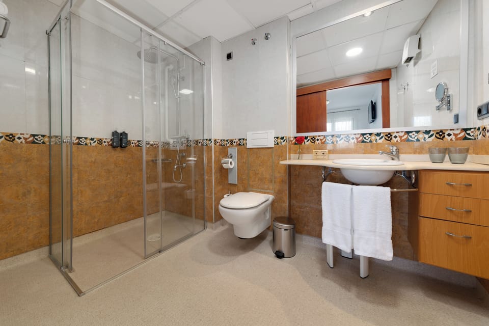 In-room safe, desk, iron/ironing board, free WiFi