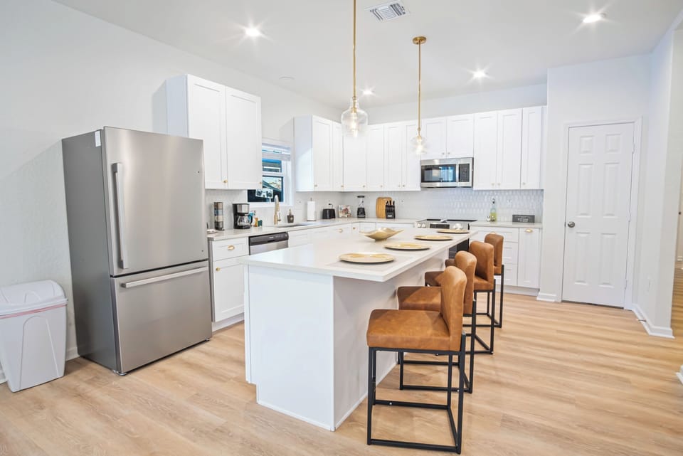 House (4 Bedrooms) | Private kitchen | Coffee/tea maker, microwave, oven, stovetop