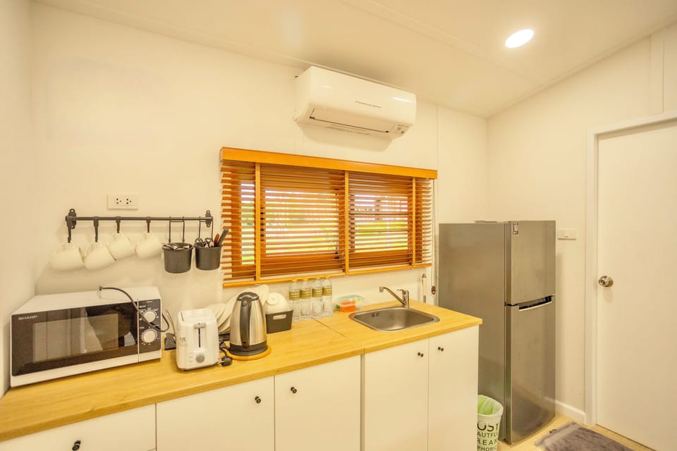 Lakeview House 3 | In-room dining