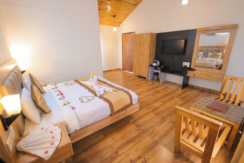 Deluxe Double Room | Laptop workspace, soundproofing, free WiFi