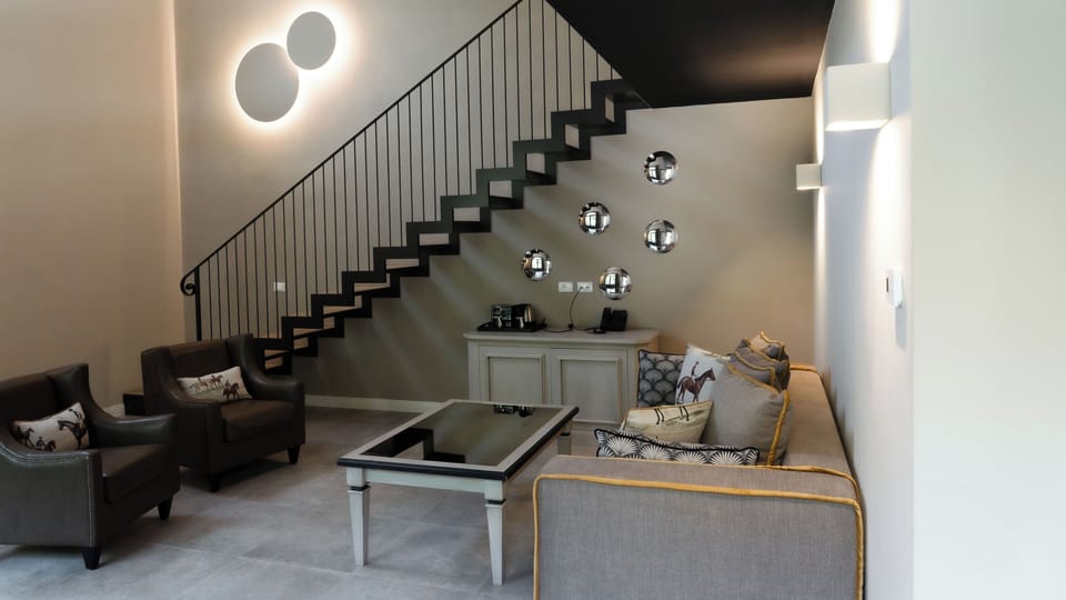 Suite | Living area