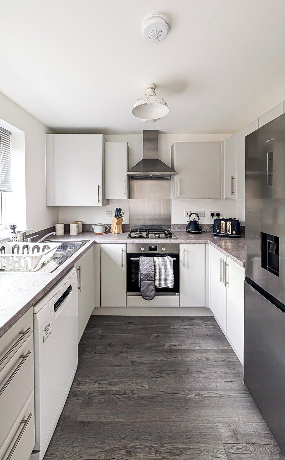 House | Private kitchen | Fridge, microwave, oven, stovetop