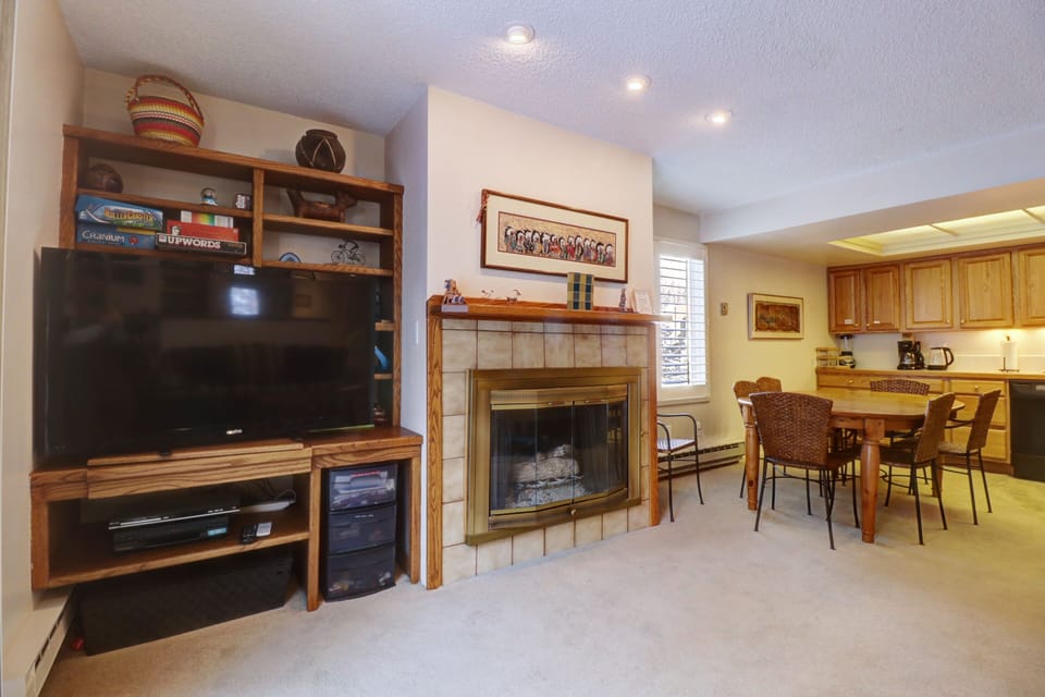 Condo, 2 Bedrooms | Interior