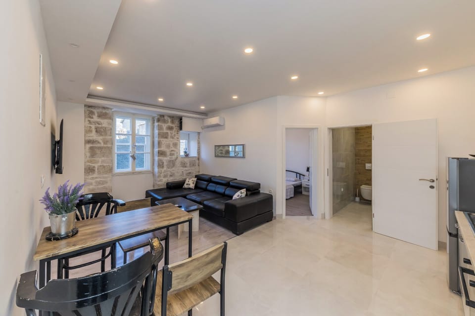 Apartment | Living area | TV