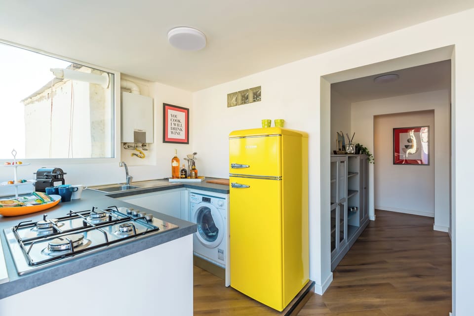 Apartment, 2 Bedrooms, Sea View, Sea Facing | Private kitchen | Full-size fridge, microwave, oven, stovetop