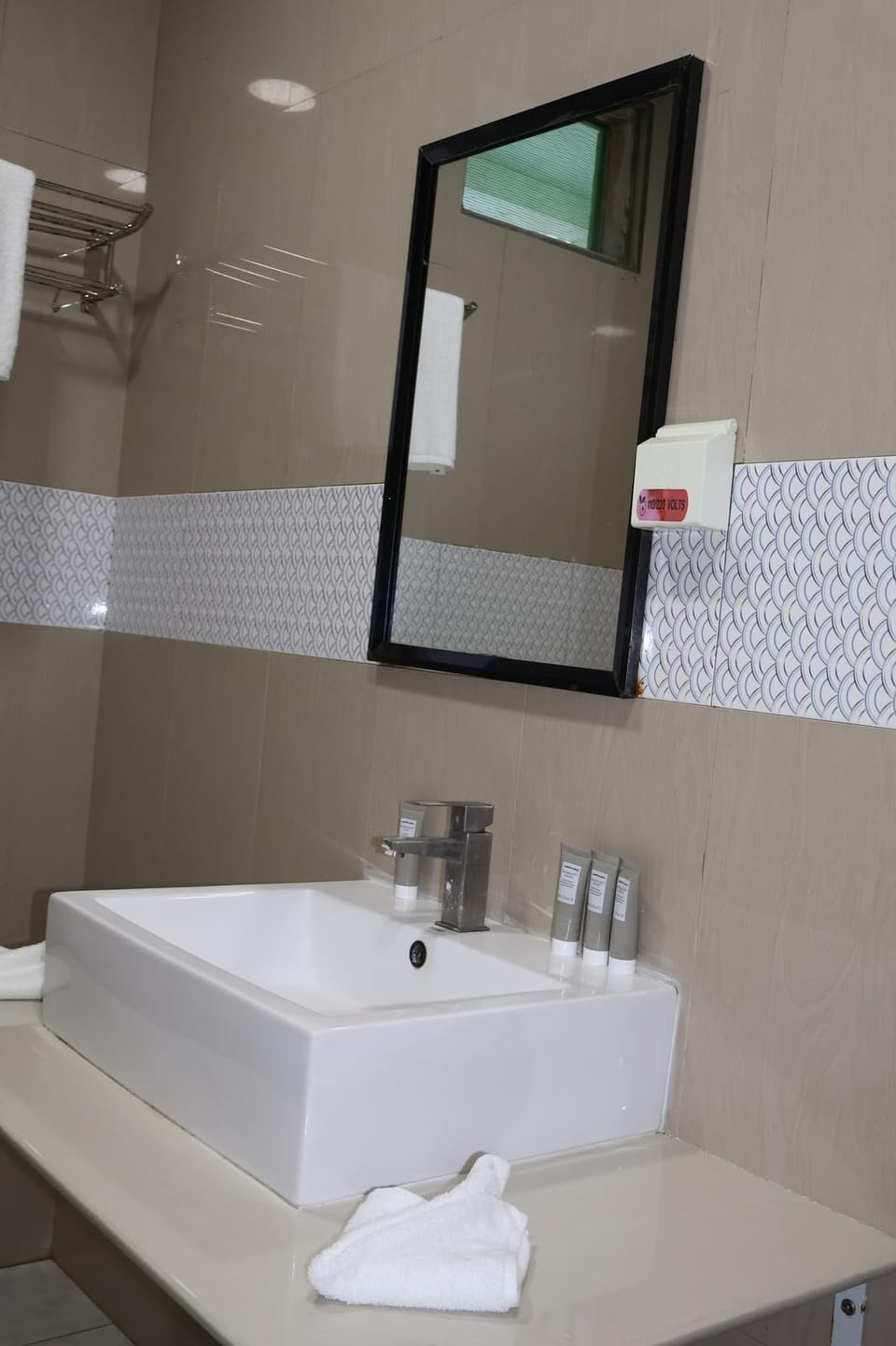 Deluxe Double Room | Bathroom | Slippers