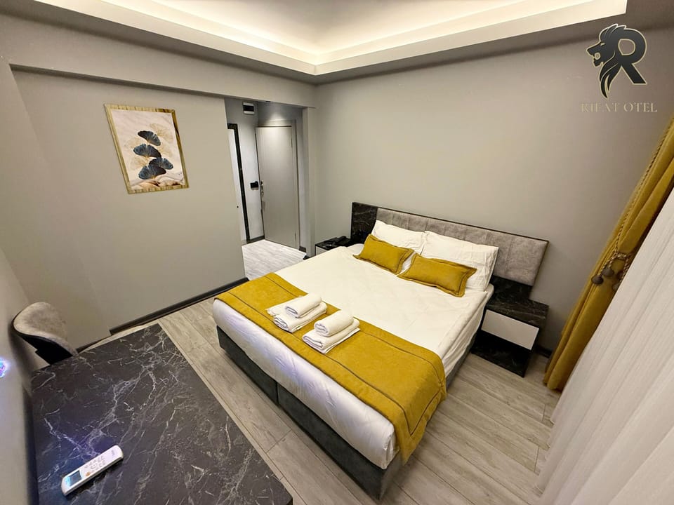 Basic Double Room Single Use, 1 Double Bed, Smoking, Private Bathroom | Desk, laptop workspace, blackout drapes, soundproofing