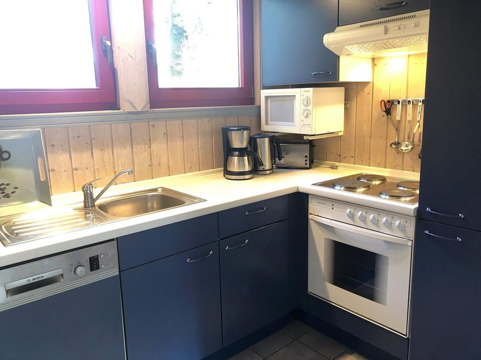 House | Private kitchen | Electric kettle, toaster, highchair