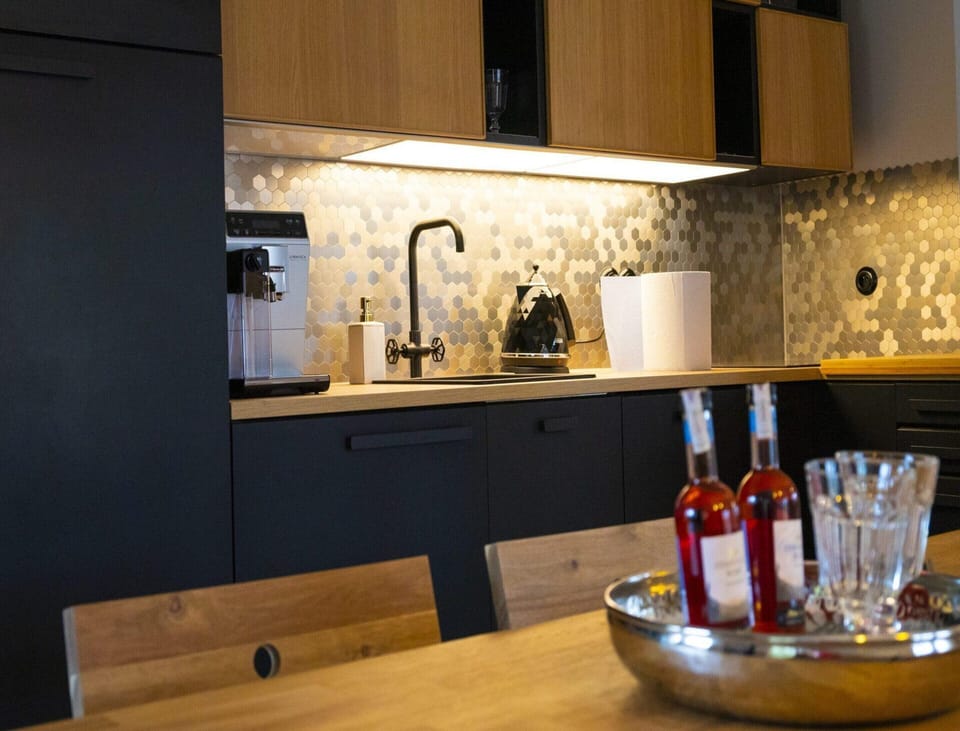 House | Private kitchen | Electric kettle, highchair
