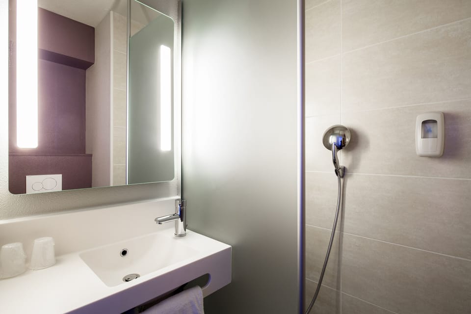 Double Room, Accessible | Bathroom | Shower, towels