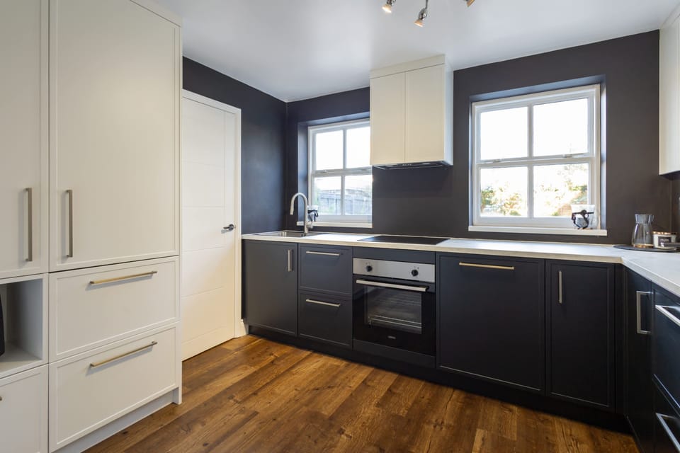 House | 3 bedrooms, desk