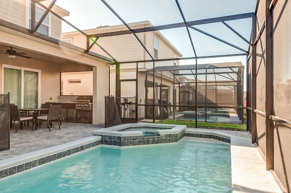 House | 5 bedrooms, high-speed internet