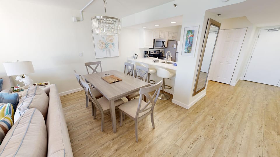 Condo, 2 Bedrooms | Dining