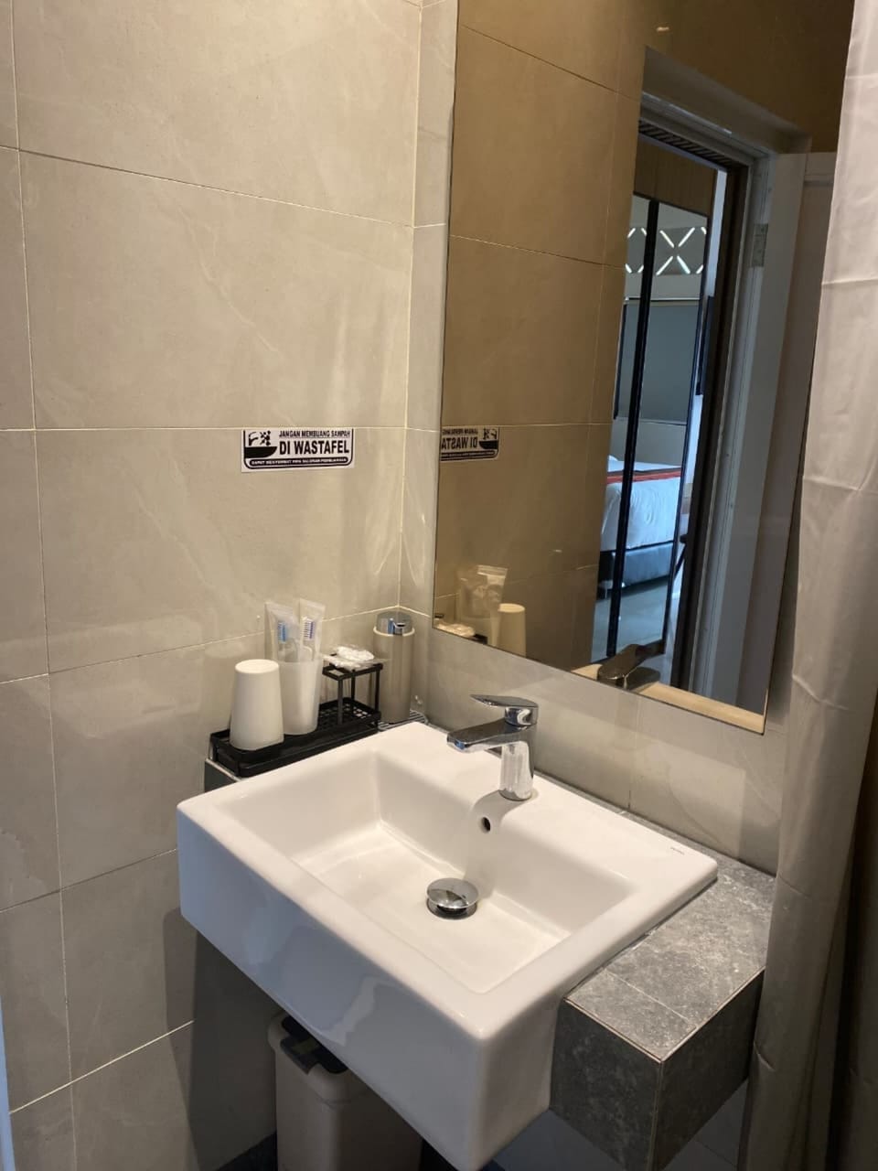 Bathroom sink