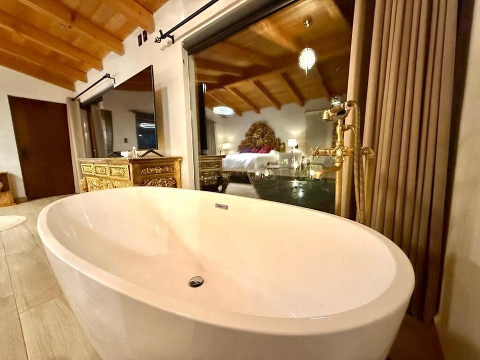 Superior Studio Suite | WiFi (free), bed sheets