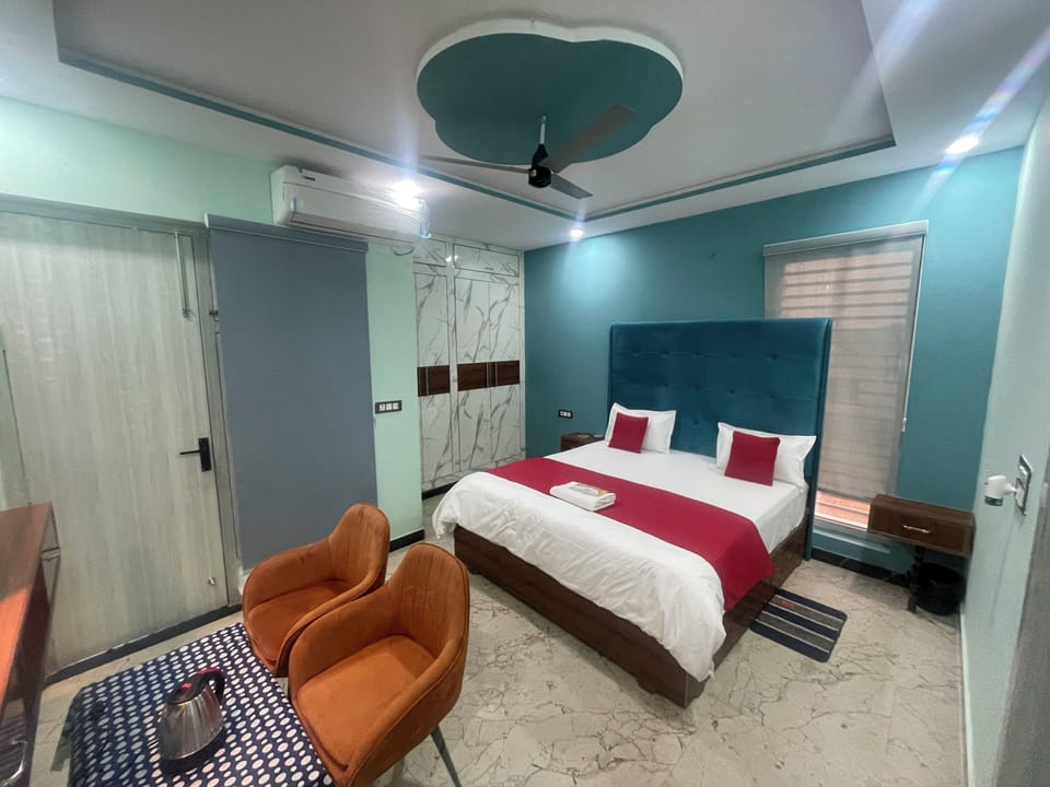 Family Double Room, Balcony, Garden View | Desk, iron/ironing board, free WiFi