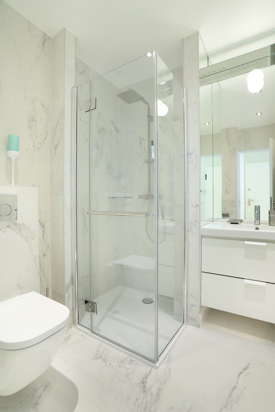 Apartment | Bathroom | Hair dryer, soap