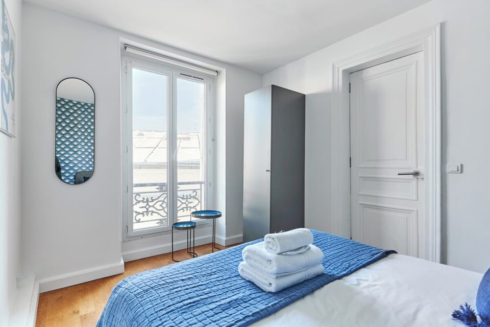Apartment | Laptop workspace, iron/ironing board, bed sheets