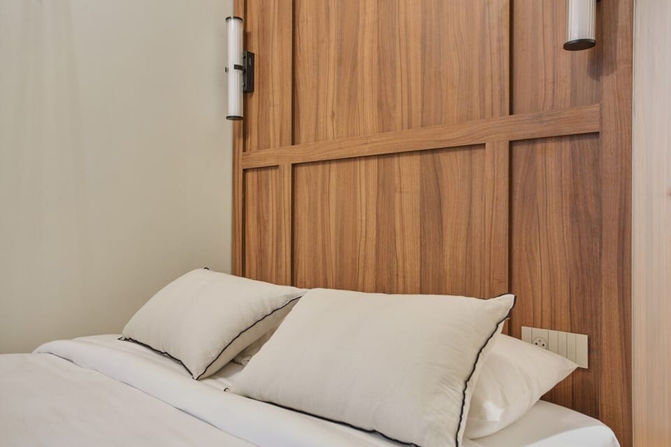 Apartment | Laptop workspace, iron/ironing board, bed sheets