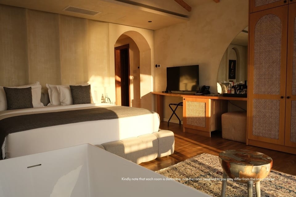 Deluxe Room | In-room safe, desk, iron/ironing board, free WiFi