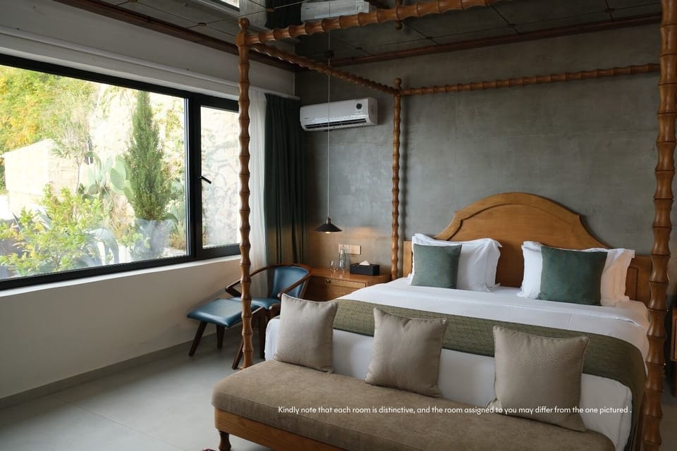 Superior Standard Room | In-room safe, desk, iron/ironing board, free WiFi