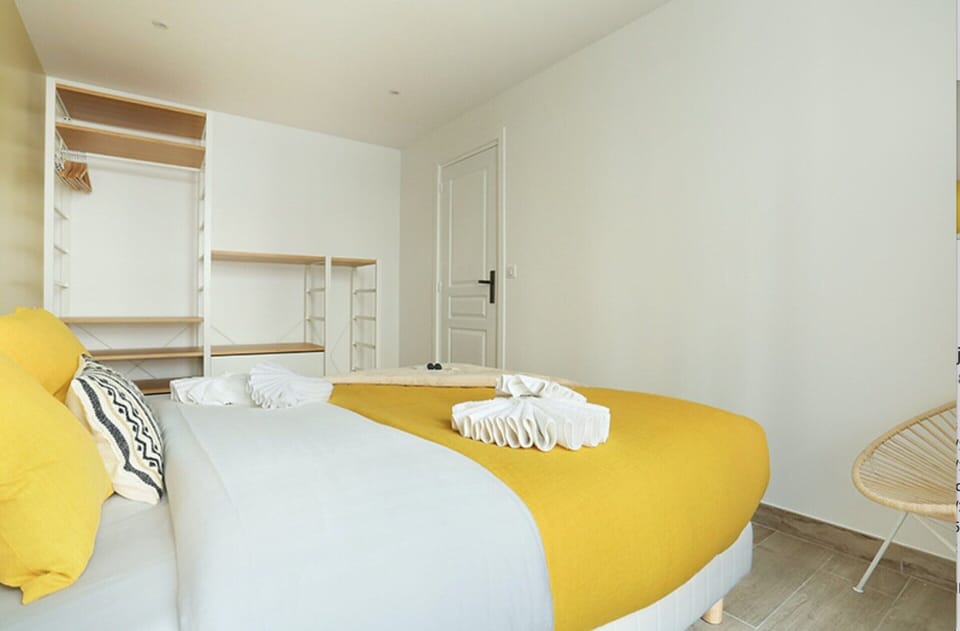Apartment | Laptop workspace, iron/ironing board, bed sheets