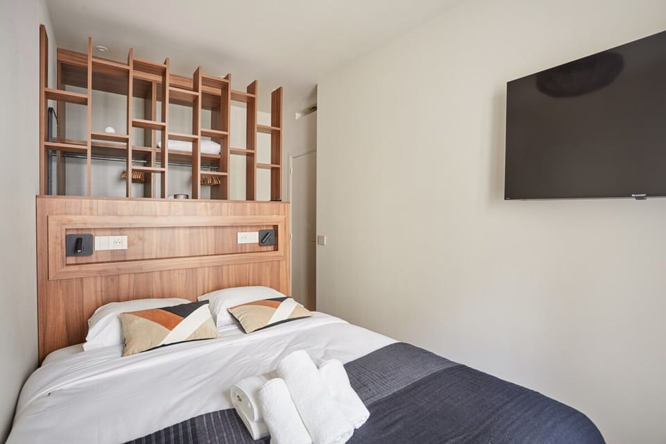 Apartment | Laptop workspace, iron/ironing board, bed sheets
