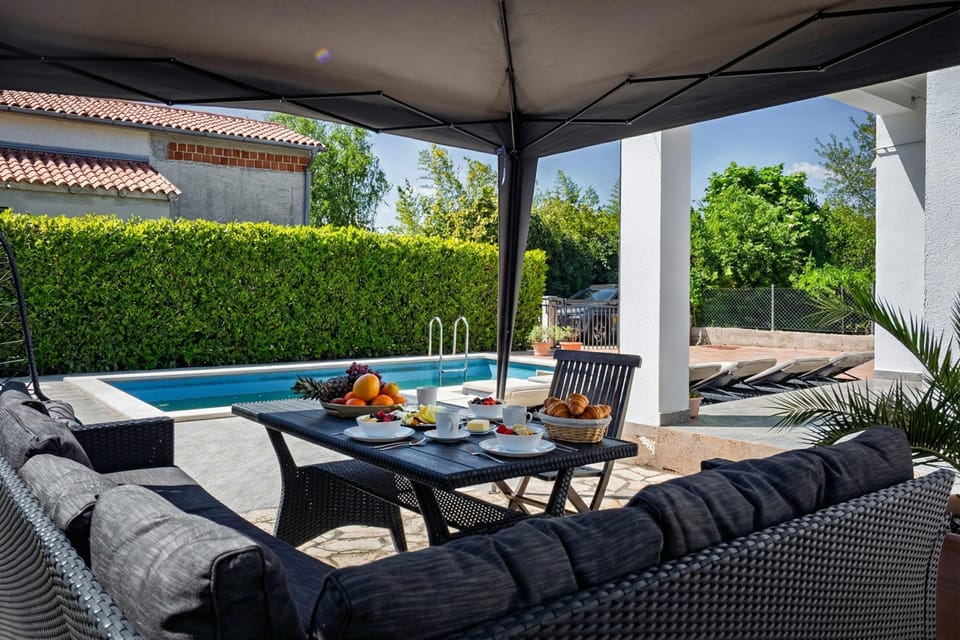 Family House, 3 Bedrooms, Microwave (Villa Kristina Family Retreat with) | Outdoor dining