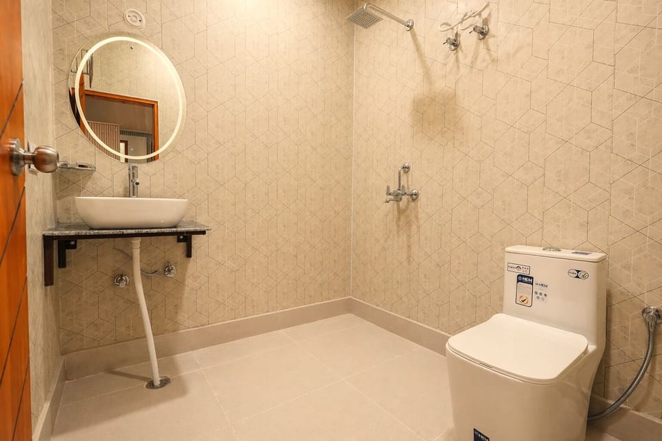 Deluxe Room, Mountain View | Bathroom | Shower, towels, soap, shampoo