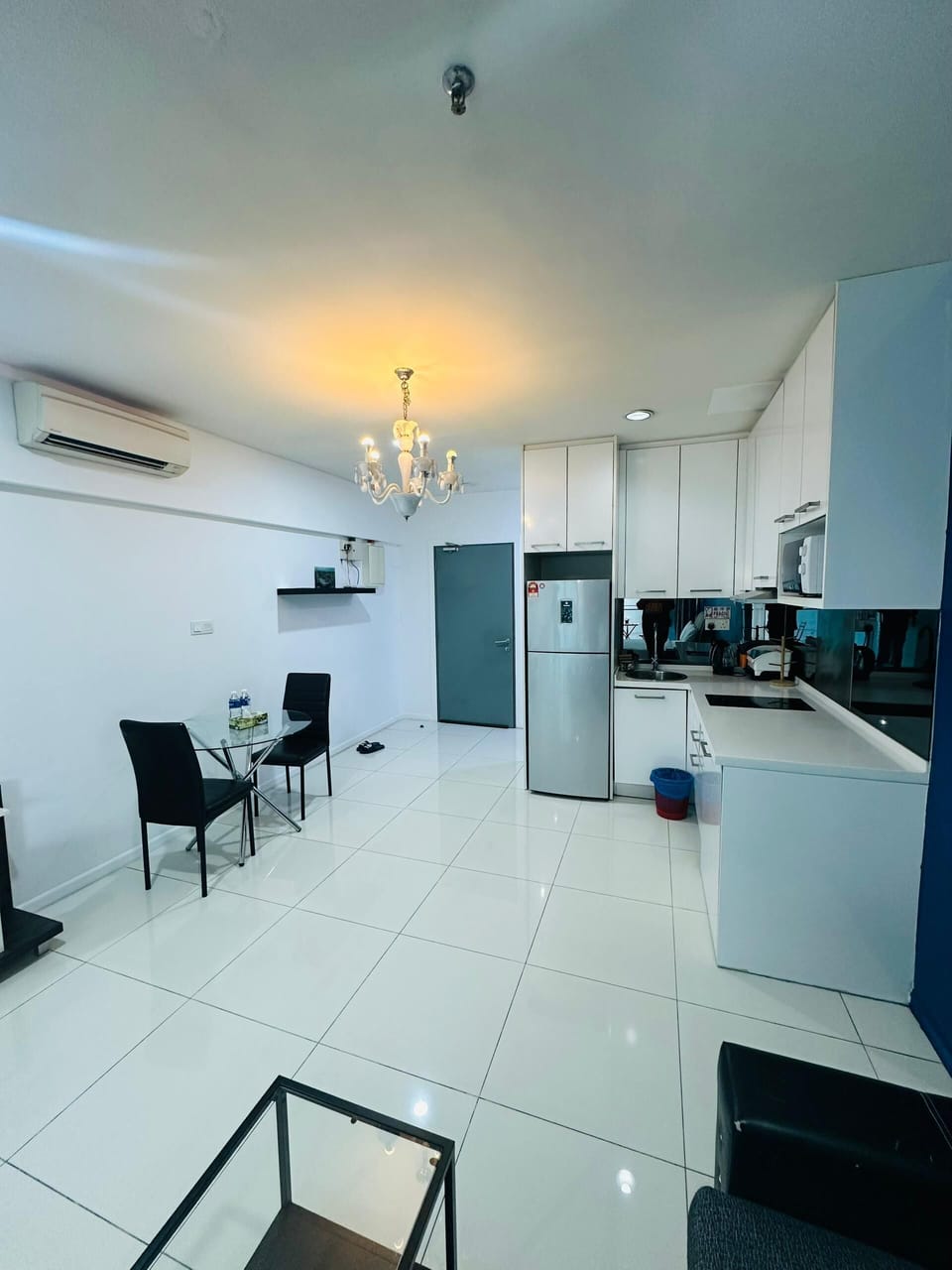 Deluxe Room | Private kitchen | Fridge, microwave, stovetop, cookware/dishes/utensils