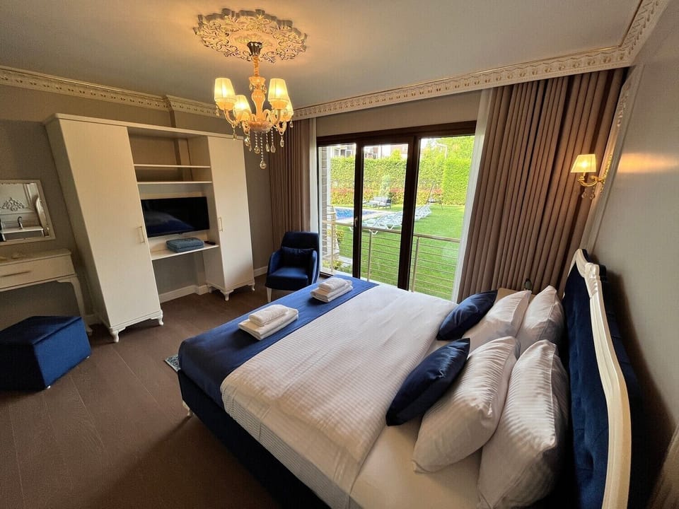 Deluxe Villa, Private Pool, Garden View | 7 bedrooms, Egyptian cotton sheets, premium bedding, desk