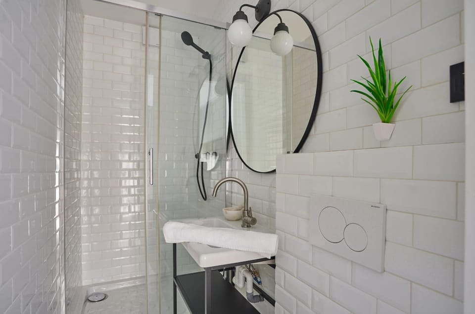 Apartment | Bathroom | Hair dryer, soap, shampoo