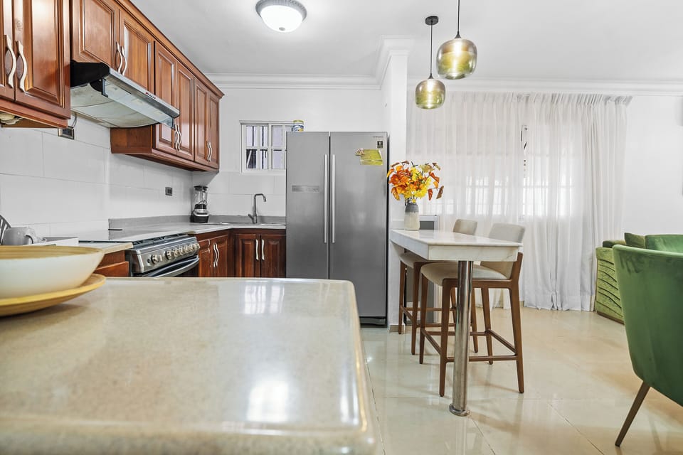 Comfort Condo, 2 Bedrooms, Courtyard View, Tower | Private kitchen | Fridge, oven, stovetop, cookware/dishes/utensils