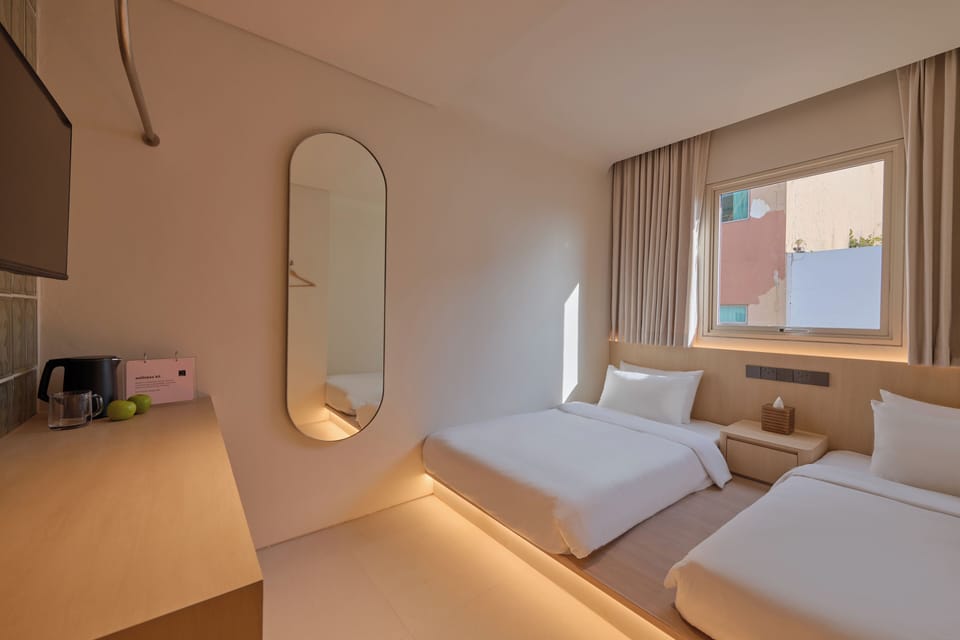 Twin Room, Non Smoking, City View | In-room safe, WiFi (free), bed sheets